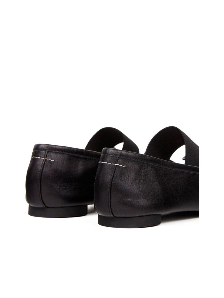 Signature Motif Flat Shoes 2